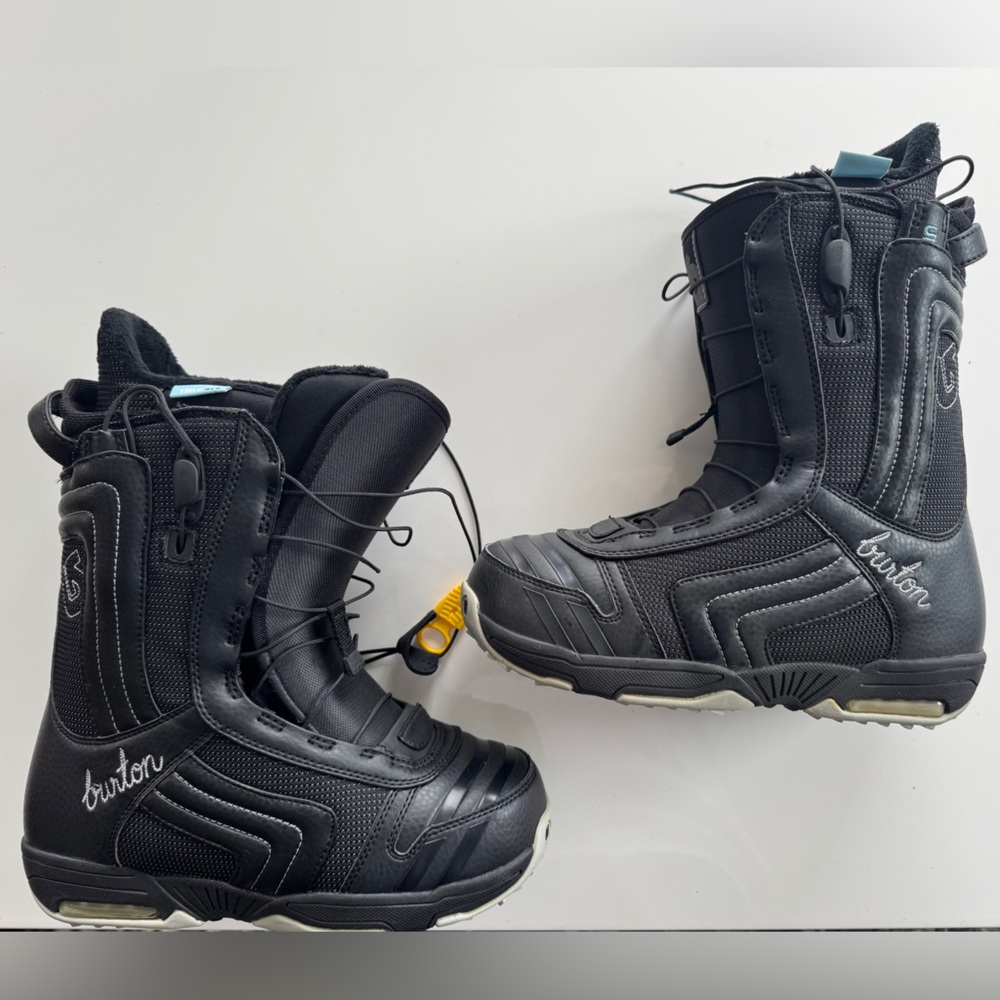 NEW Burton, Emerald, Imprint2 Snowboard Boots
Women’s Size 7
